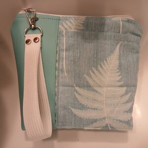 New Clutch Wristlet Bag Tropical Leaf Aqua White Pouch cosmetics case Wristlet